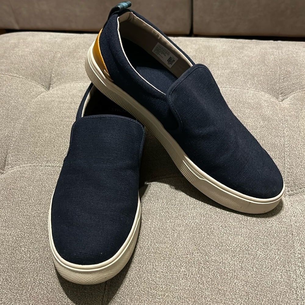 Men’s Toms size 11.5